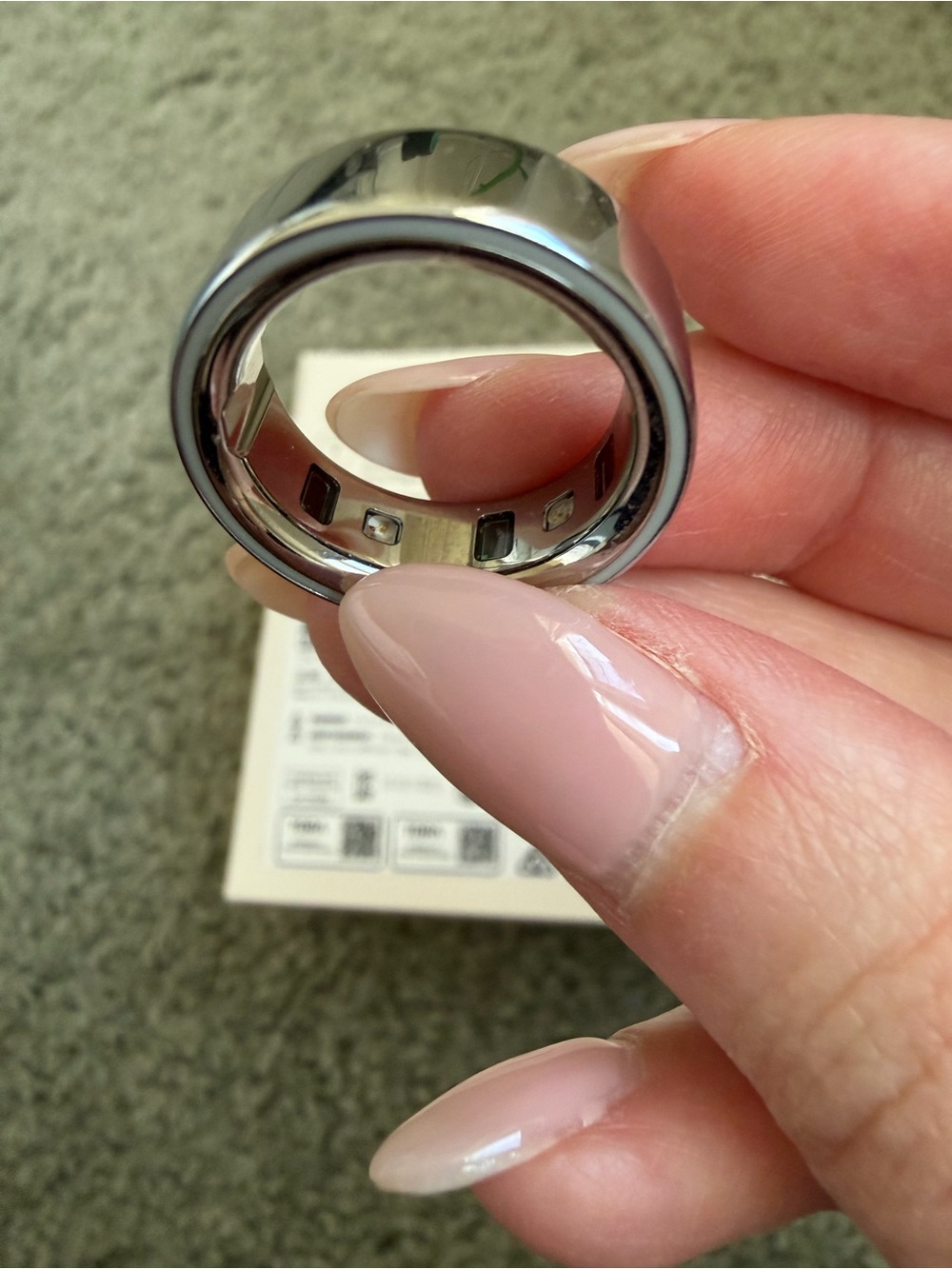 Oura Ring 4 Smart Ring — Silver Size 7 - Picture 5 of 7